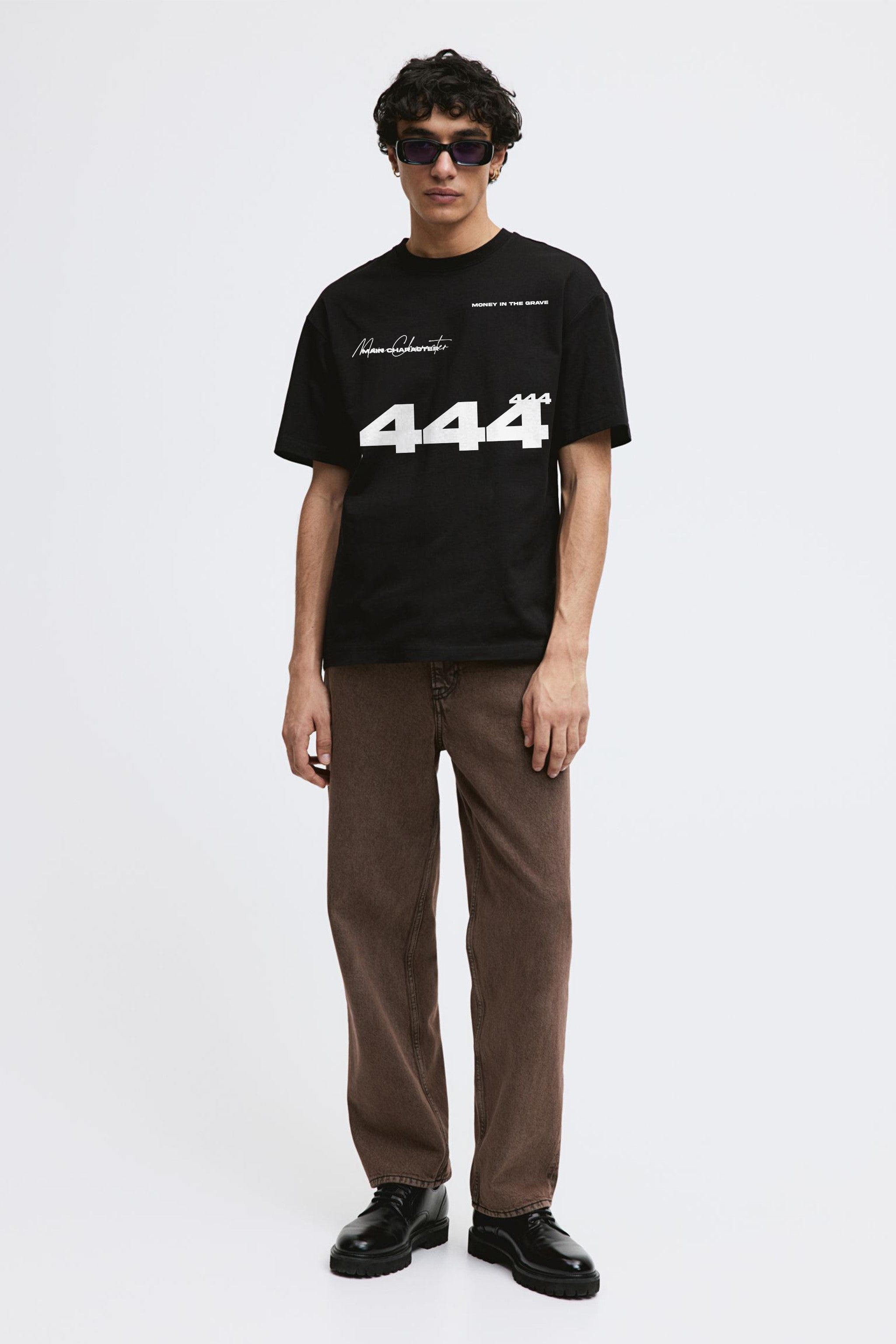 444 Oversized T-shirt – Main Character